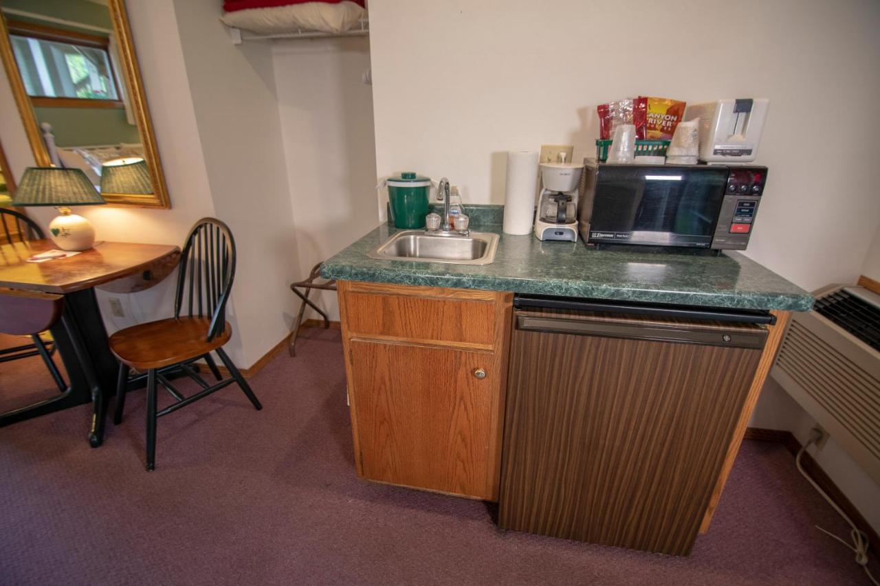 Ridges Inn & Suites 贝利斯港 外观 照片